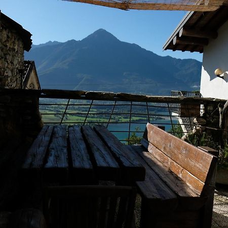 Appartamenti Montemezzo Le Case In Pietra Vista Lago เจราลาริโอ ภายนอก รูปภาพ