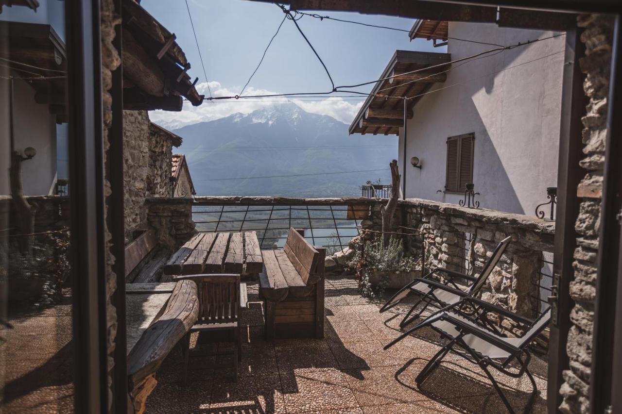 Appartamenti Montemezzo Le Case In Pietra Vista Lago เจราลาริโอ ภายนอก รูปภาพ
