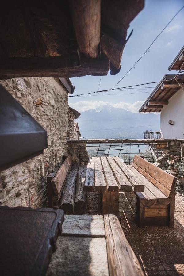 Appartamenti Montemezzo Le Case In Pietra Vista Lago เจราลาริโอ ภายนอก รูปภาพ