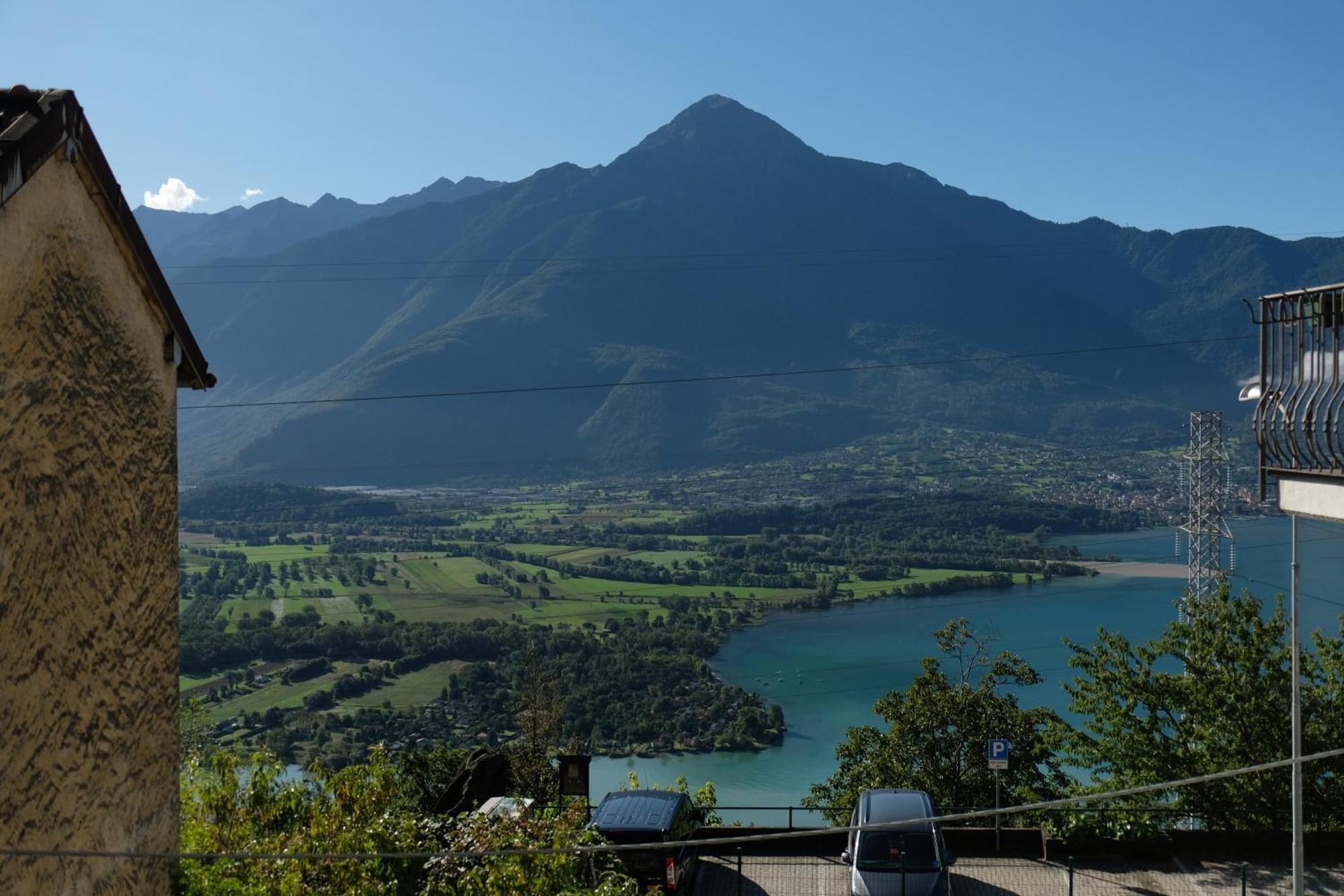 Appartamenti Montemezzo Le Case In Pietra Vista Lago เจราลาริโอ ภายนอก รูปภาพ