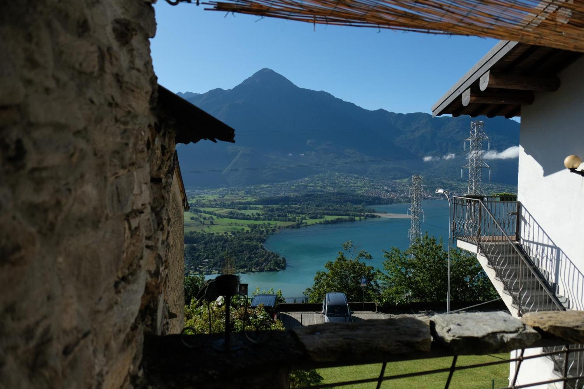 Appartamenti Montemezzo Le Case In Pietra Vista Lago เจราลาริโอ ภายนอก รูปภาพ